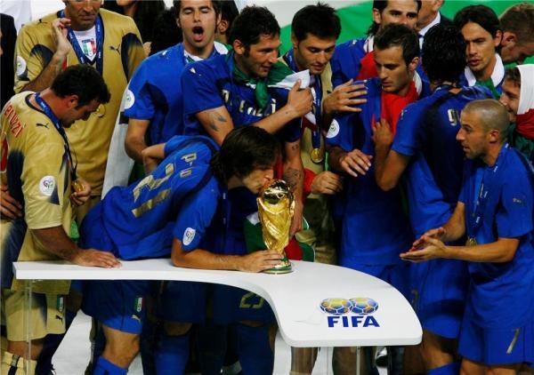 皮尔洛正式宣布退役！22年了，他为足球谱写了后腰的艺术