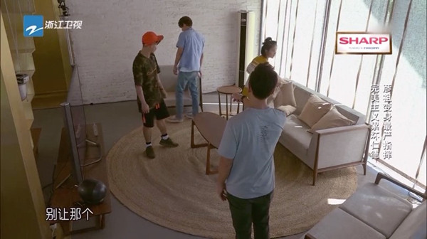 看吴彦祖冯德伦“盖房”，不如看他俩唠嗑