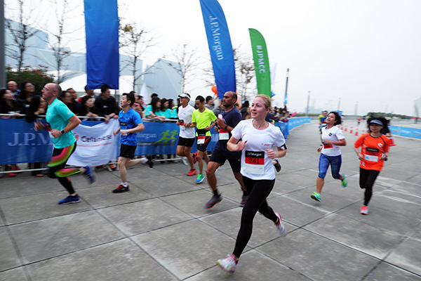 有个爱跑步的老板，运动量原来也要绩效考核