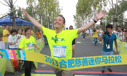 有个爱跑步的老板，运动量原来也要绩效考核