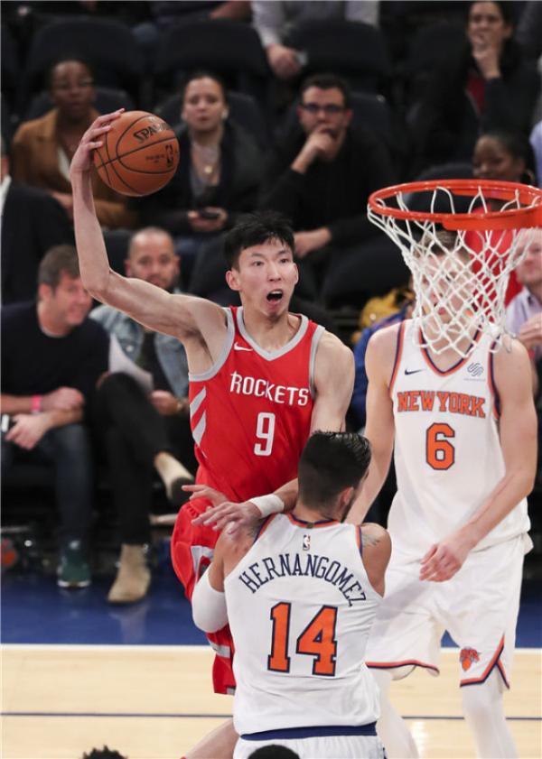 火箭主帅丹东尼：周琦还将和一线队训练比赛，已看到他的潜力