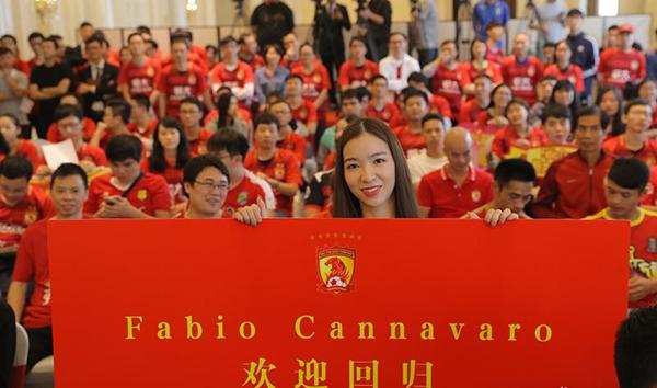 我们点了首《爱情买卖》，送给“二进宫”恒大的卡纳瓦罗