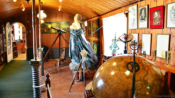 穿过聂鲁达的诗句，一个人的智利