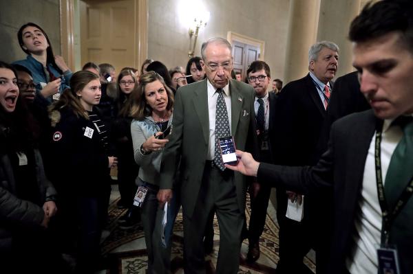 美国参议院税改方案与众议院存多处不同，推迟一年对企业减税