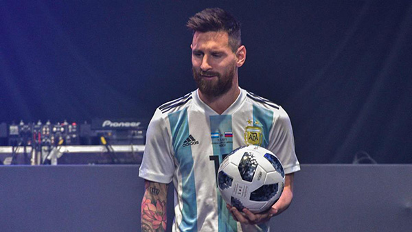 俄罗斯世界杯用球发布了，球上的马赛克真的好晃眼