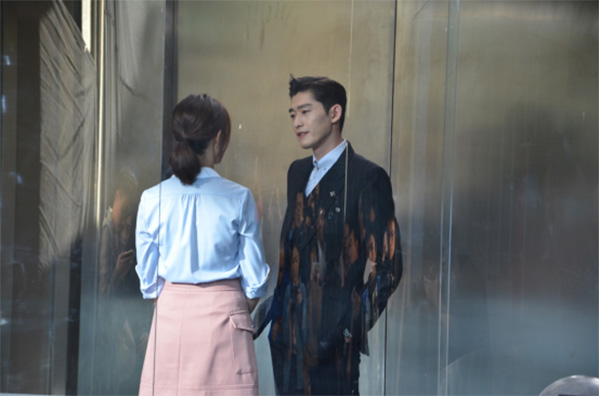 探班｜张翰说这次扮演的总裁有些不一样