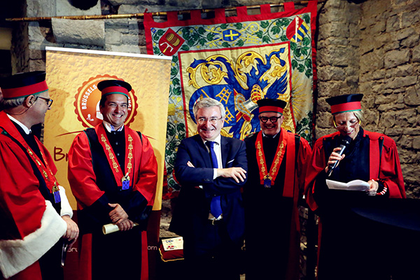 中国游客5年涨3倍，在比利时瓦隆穿着浴袍看F1赛车比赛