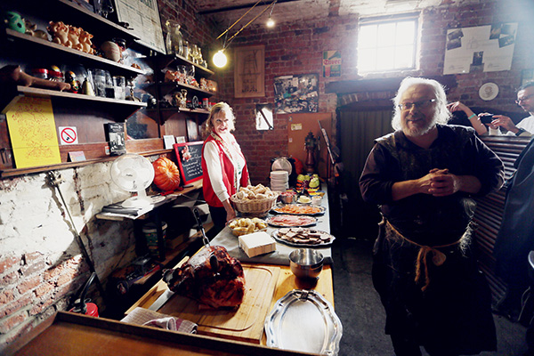 中国游客5年涨3倍，在比利时瓦隆穿着浴袍看F1赛车比赛