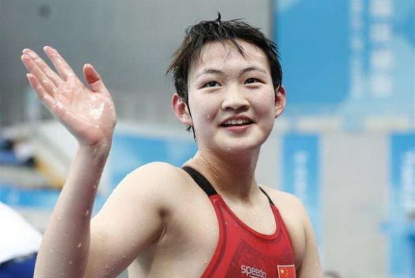 15岁少女再破世界青年纪录！中国泳坛有了耀眼双子星