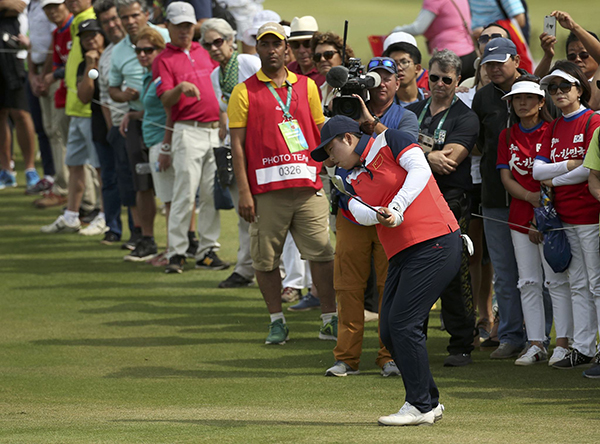 冯珊珊的封后之路：家境并非殷实，靠“体二代”优势起步