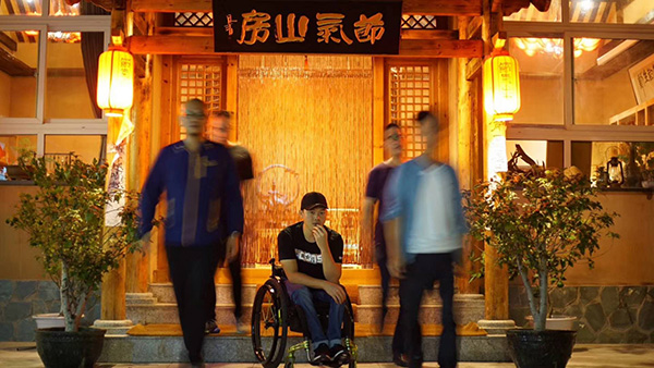 特写｜一个人的轮椅马拉松：我们残障人士，也有奔跑本能