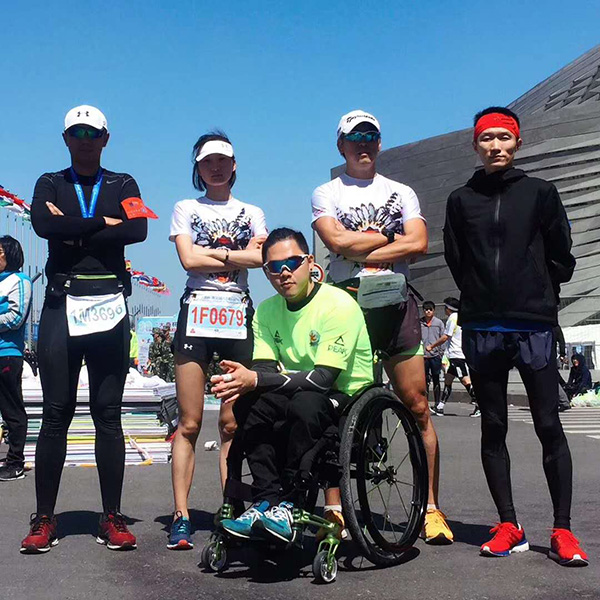 特写｜一个人的轮椅马拉松：我们残障人士，也有奔跑本能