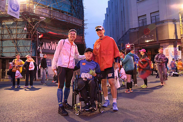 特写｜一个人的轮椅马拉松：我们残障人士，也有奔跑本能