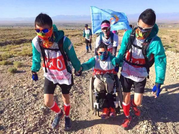 特写｜一个人的轮椅马拉松：我们残障人士，也有奔跑本能