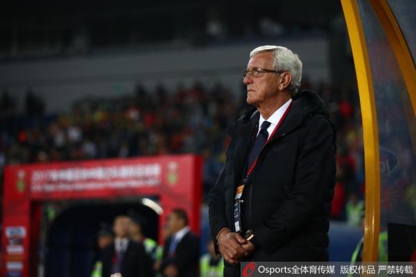 国足0比4哥伦比亚：武磊再失单刀，球迷整场高呼“进一个”