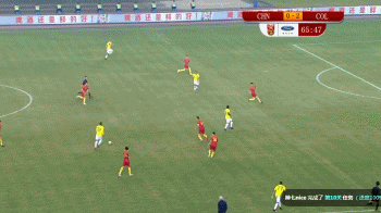 国足0比4哥伦比亚：武磊再失单刀，球迷整场高呼“进一个”