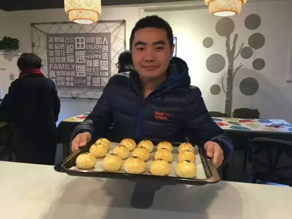 励志！他7岁才学爬，如今却用单腿“蹦”了33场马拉松