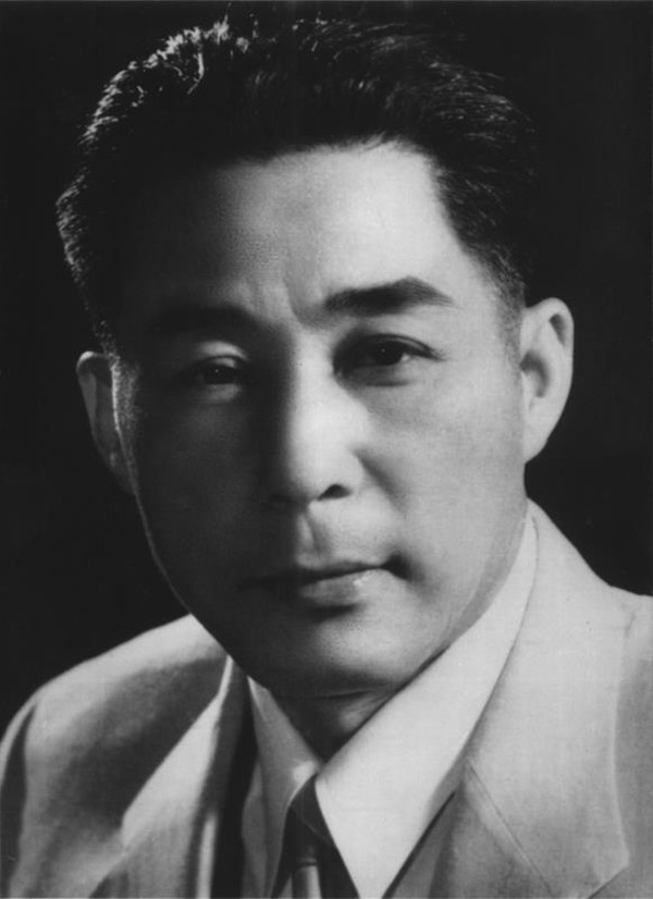 38年前，有一位艺术家临终写下“我是演员”