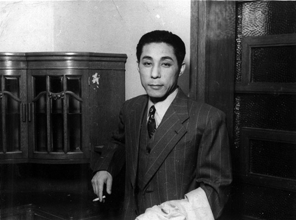 38年前，有一位艺术家临终写下“我是演员”