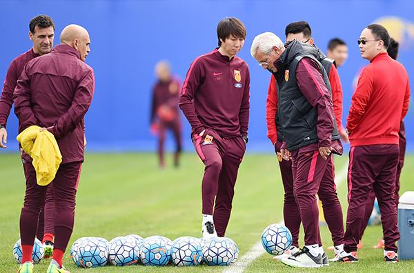 李铁出任中甲武汉卓尔主帅，他还能留在国足辅佐里皮吗