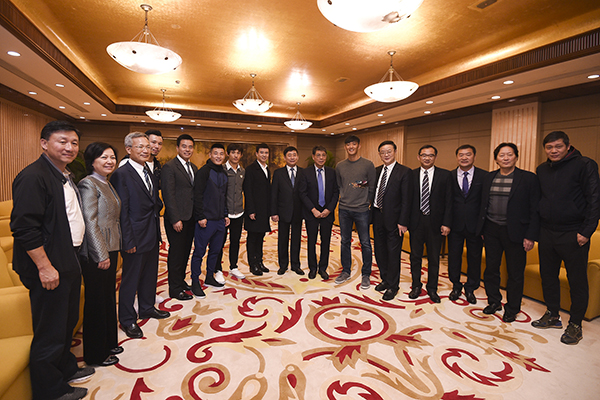 74岁徐根宝带“00后”再闯足坛：看老天让我带到什么时候