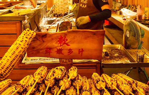 在台湾花莲，古道与夜市同样不朽