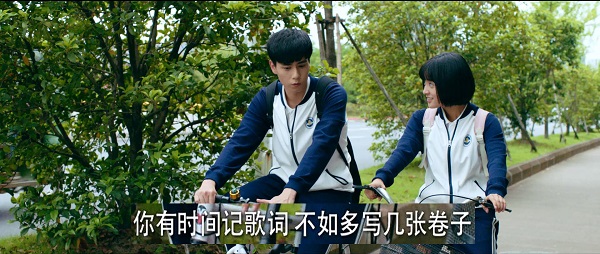 《致我们单纯的小美好》：青春的伤痛已逝，只剩下甜甜甜