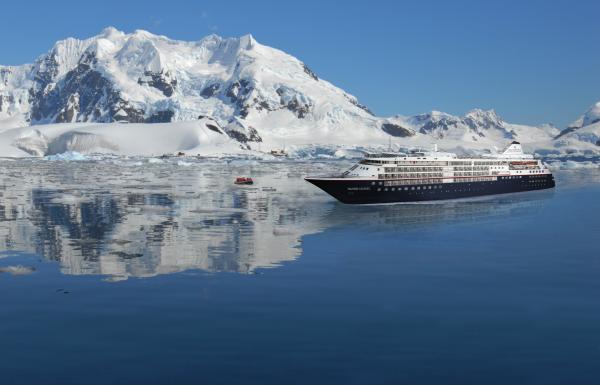 搭私人飞机，去极地探险，中国定制旅行悄然兴起