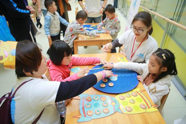 2-6岁是情商力培养的重要阶段，专家教父母这么做