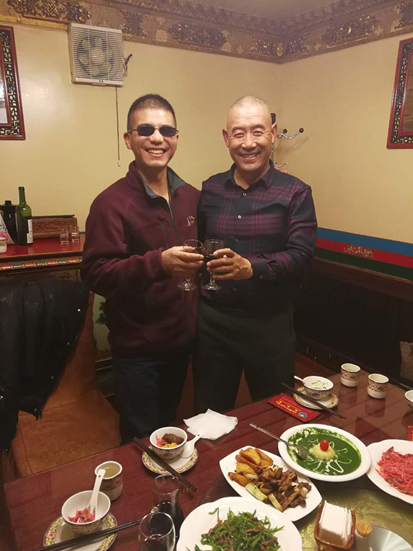 黑暗中的攀登者