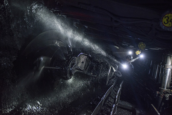 山西将严格控制煤矿井下生产人员：实行“不减人就减产”机制