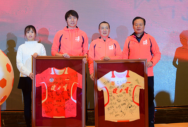 24年零2天，当年的健力宝队重聚了，连穿的都是过去的号码