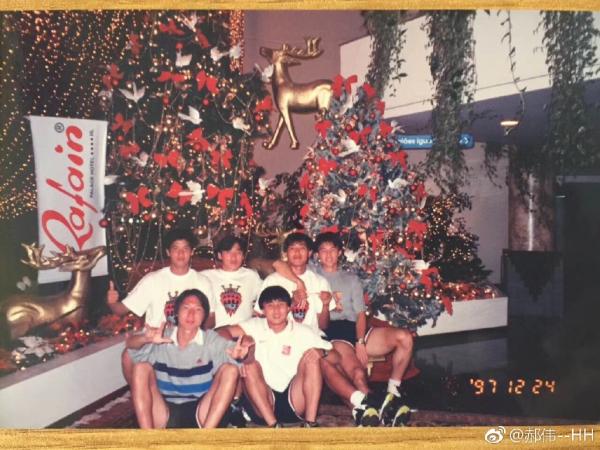 24年零2天，当年的健力宝队重聚了，连穿的都是过去的号码