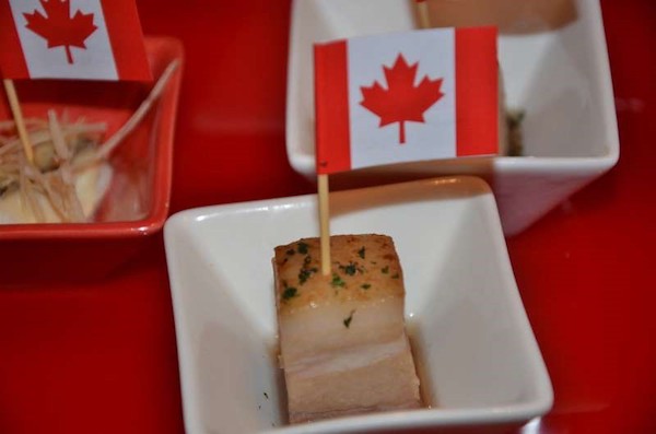 在加拿大大口吃肉认真喝酒