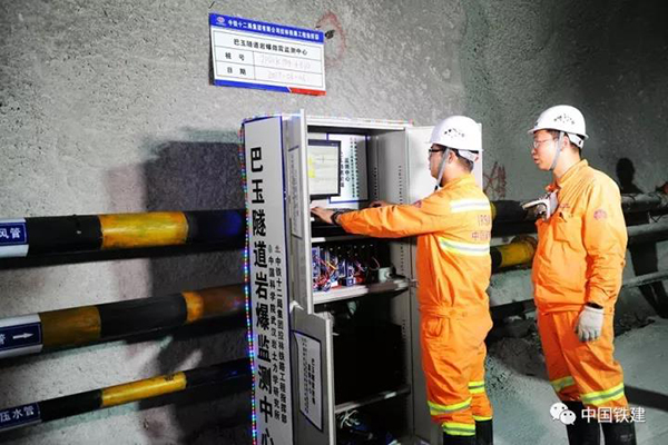 揭秘世界级岩爆隧道诞生过程，中国正实现隧通天下梦想