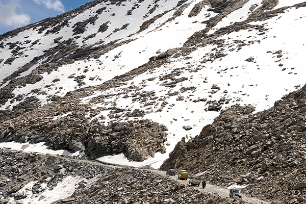 看那群山间的拉达克