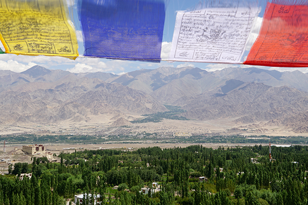 看那群山间的拉达克