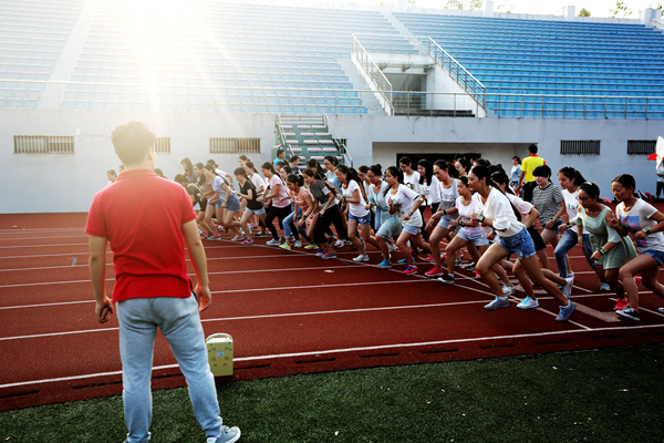 调查｜高校跑十个马拉松才让毕业：软件防作弊，有人瘦10斤