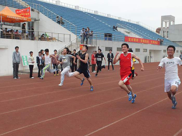 调查｜高校跑十个马拉松才让毕业：软件防作弊，有人瘦10斤