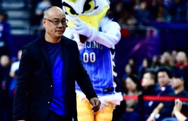 退役运动员创业多艰辛：网上搜“如何夸人”，穿国家队服卖鱼