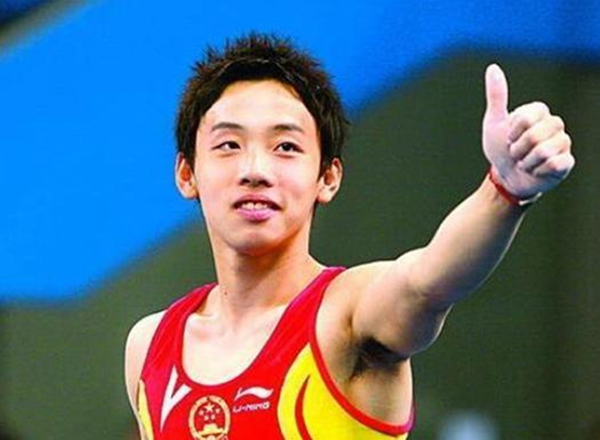 退役运动员创业多艰辛：网上搜“如何夸人”，穿国家队服卖鱼