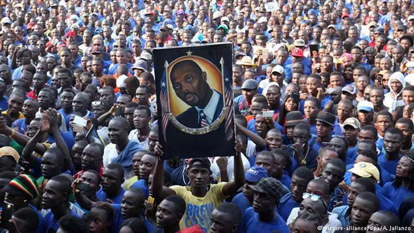 一个世界足球先生的“总统梦”，乔治·维阿正在改变利比里亚