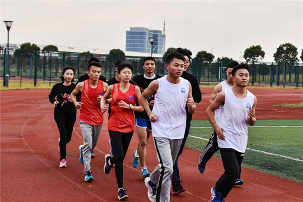 中国高校复制日本“箱根驿传”，这比强制跑马拉松有效多了