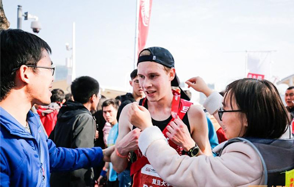 中国高校复制日本“箱根驿传”，这比强制跑马拉松有效多了