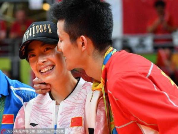 谌龙向王适娴求婚成功，国羽球员为何总能“内部解决”