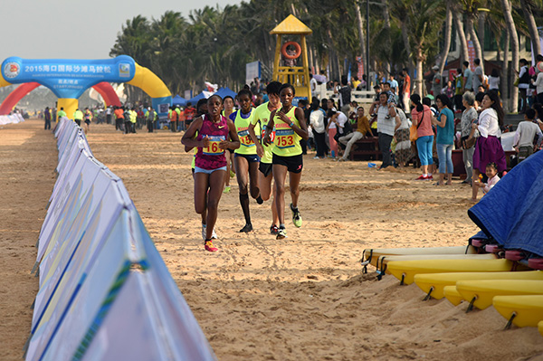 特写｜中国马拉松的非洲淘金客：跑个两次，就能回老家买地
