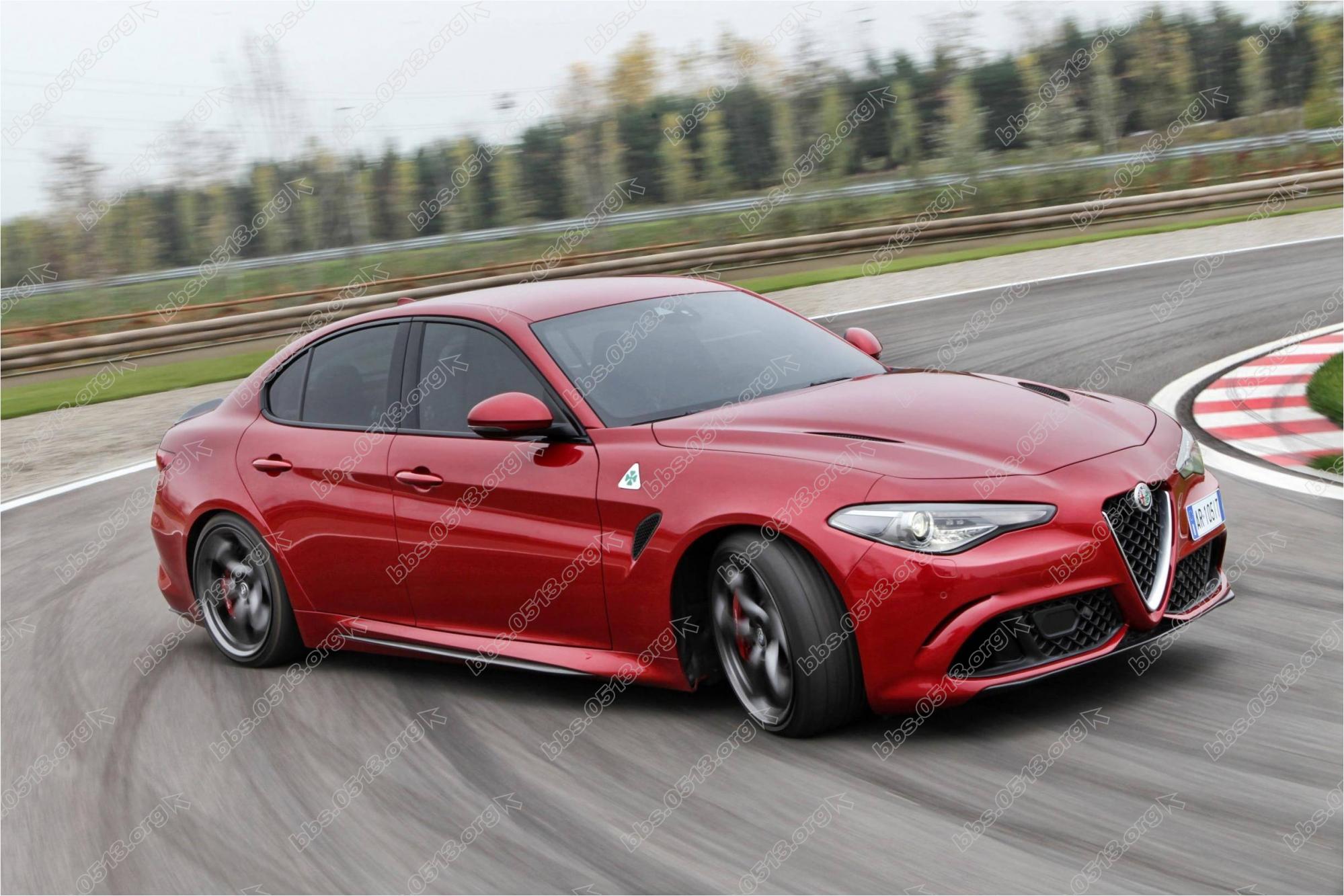 阿尔法·罗密欧Giulia Quadrifoglio 2.jpg
