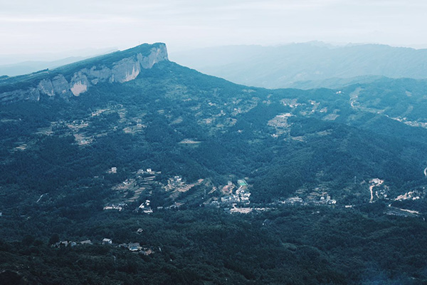 重走古蜀道，寻觅散落于民间的秦汉往事