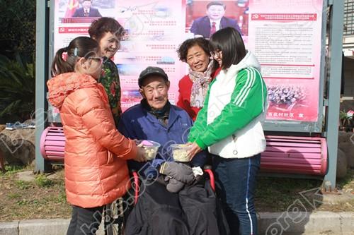 百花村社区：品味“爱心饺”  让走帮服由“口”入“心”2_副本.jpg