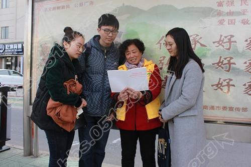 百花村社区：党员直通车进公交  十九大精神入人心2_副本.jpg